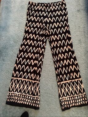 Black Wide-Leg Pants with Blush Zigzag & Border Print Chicos